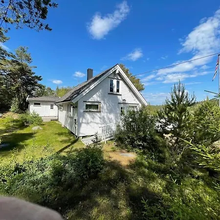 בית נופש Fin Landlig Med Utsikt סרפסבורג